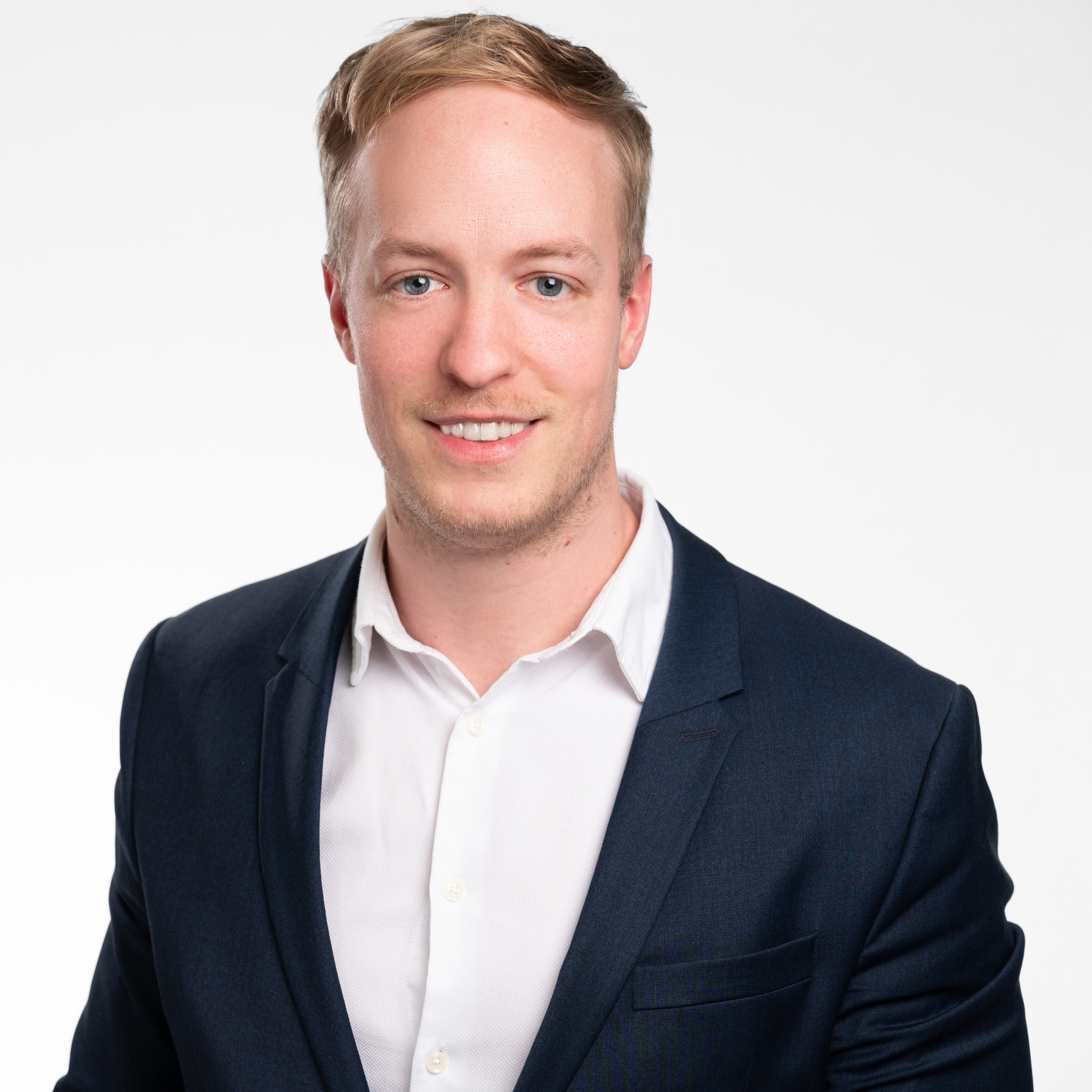 {{ contactName }}, persönlicher Ansprechpartner bei ENEO